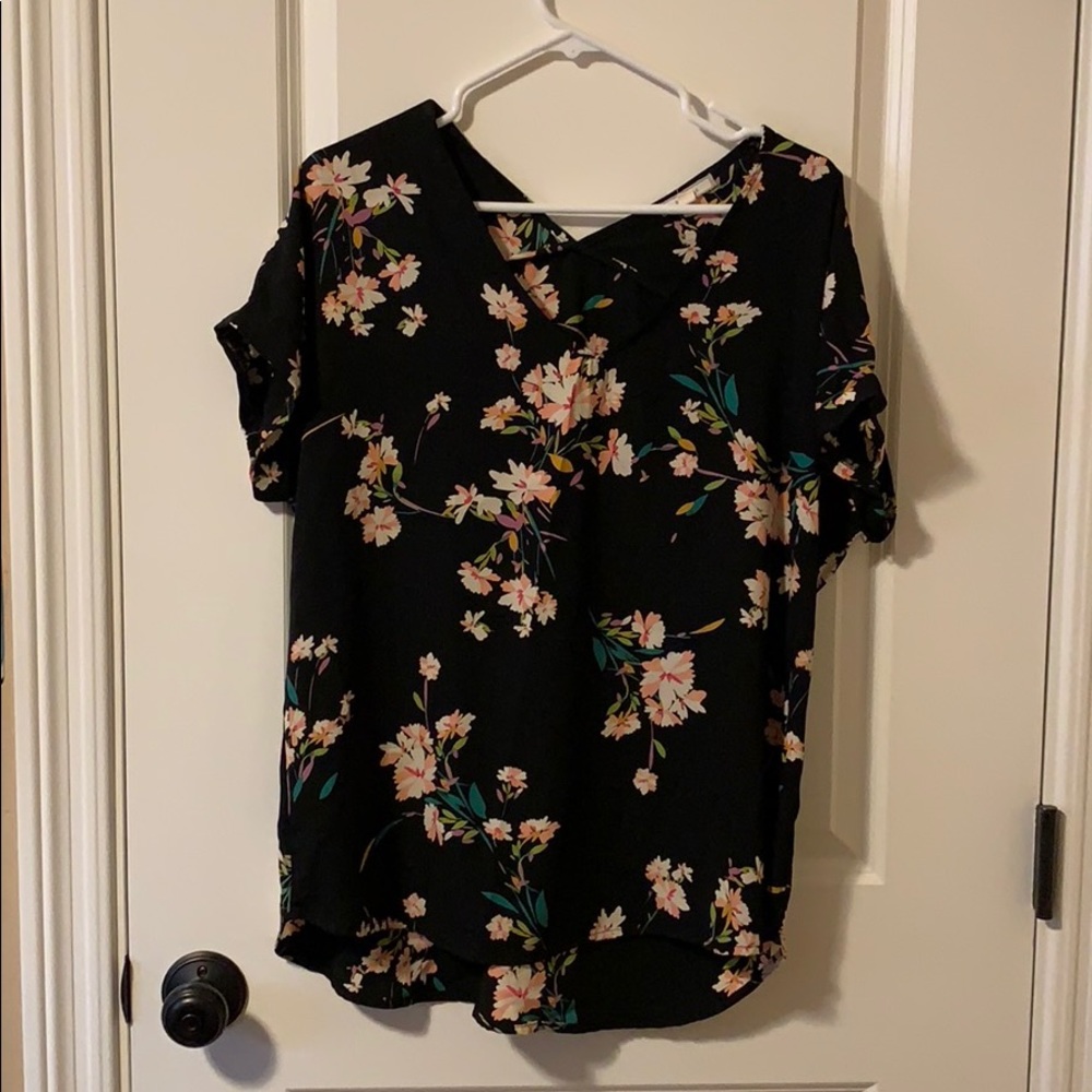 Vneck patterned top